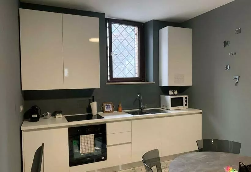 Modern City Center Apartment