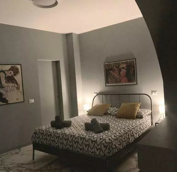 Modern City Center Apartment