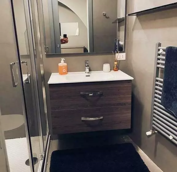 Modern City Center Apartment