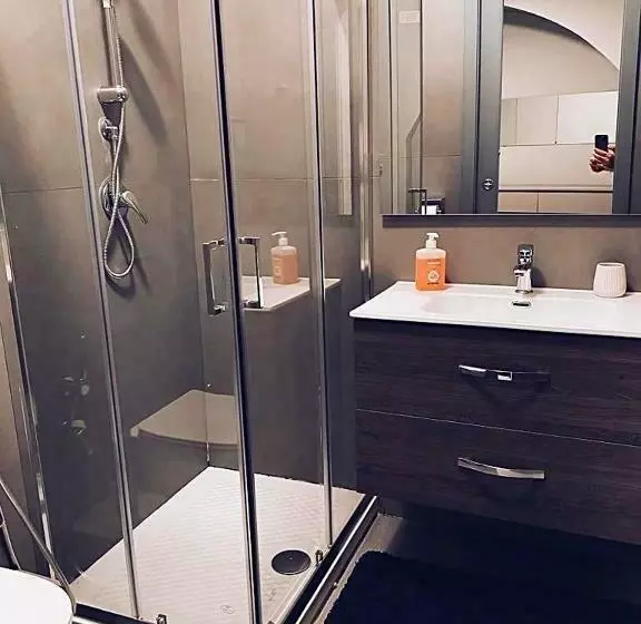 Modern City Center Apartment