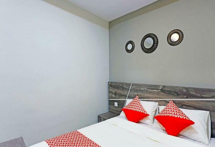 בית מלון כפרי Capital O 91407 Kb Luxury Hostel