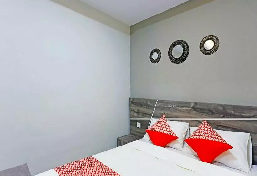 هتل Capital O 91407 Kb Luxury Hostel