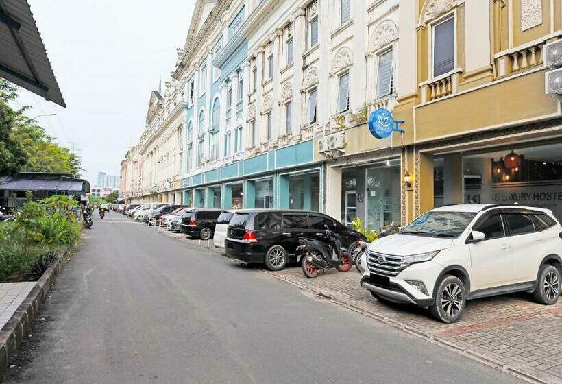 בית מלון כפרי Capital O 91407 Kb Luxury Hostel