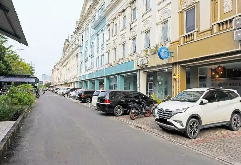 هتل Capital O 91407 Kb Luxury Hostel
