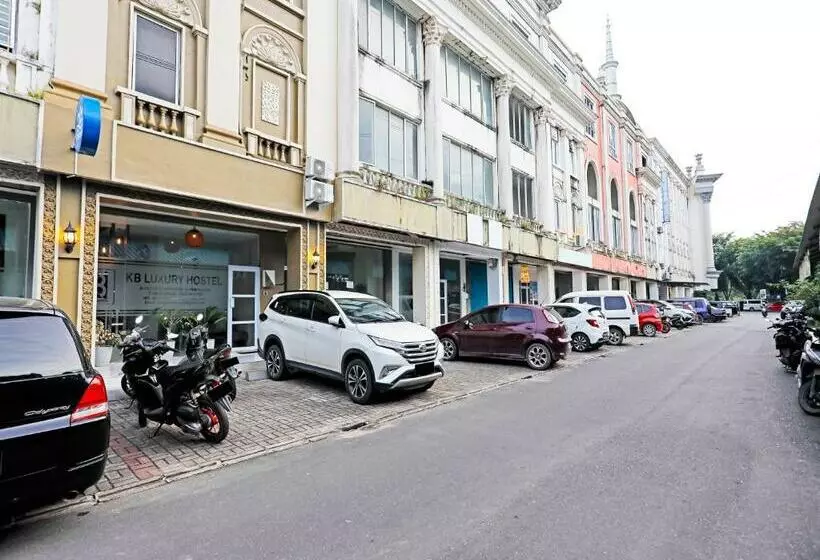 هتل Capital O 91407 Kb Luxury Hostel