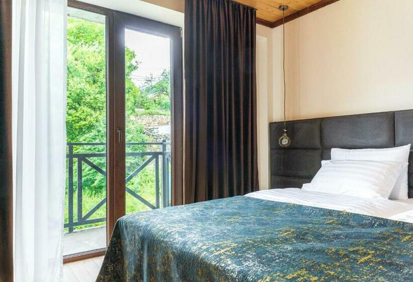 هتل Chatini Mestia