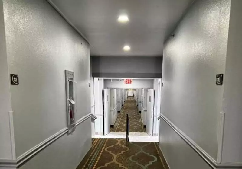 Hotelli Super 8 By Wyndham Fort Worth Entertainment District
