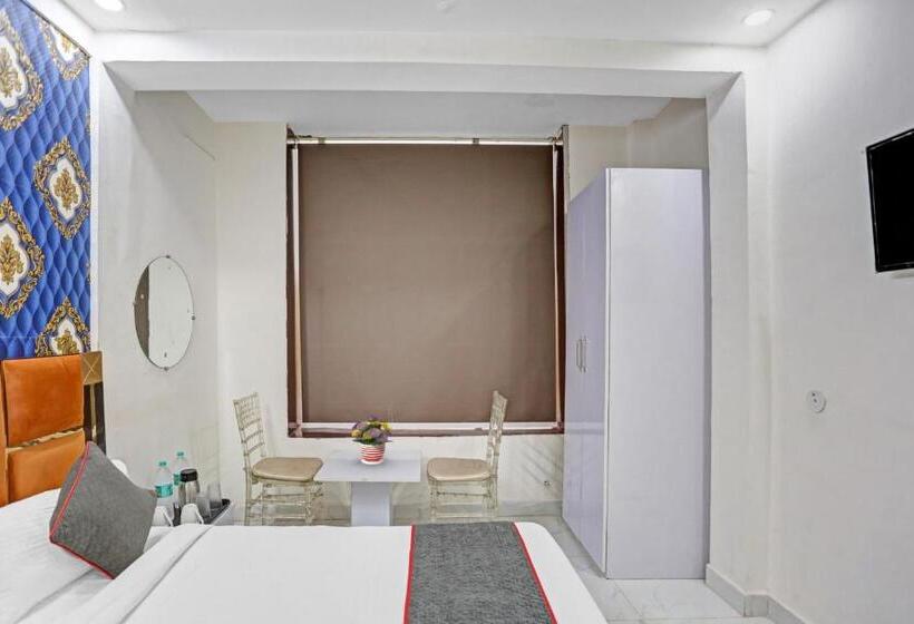 בית מלון כפרי Townhouse Shubham Residency