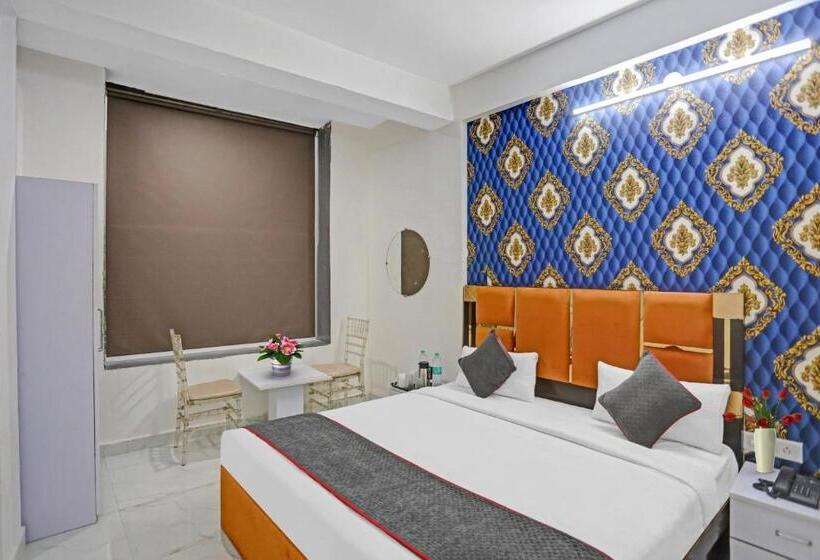 בית מלון כפרי Townhouse Shubham Residency