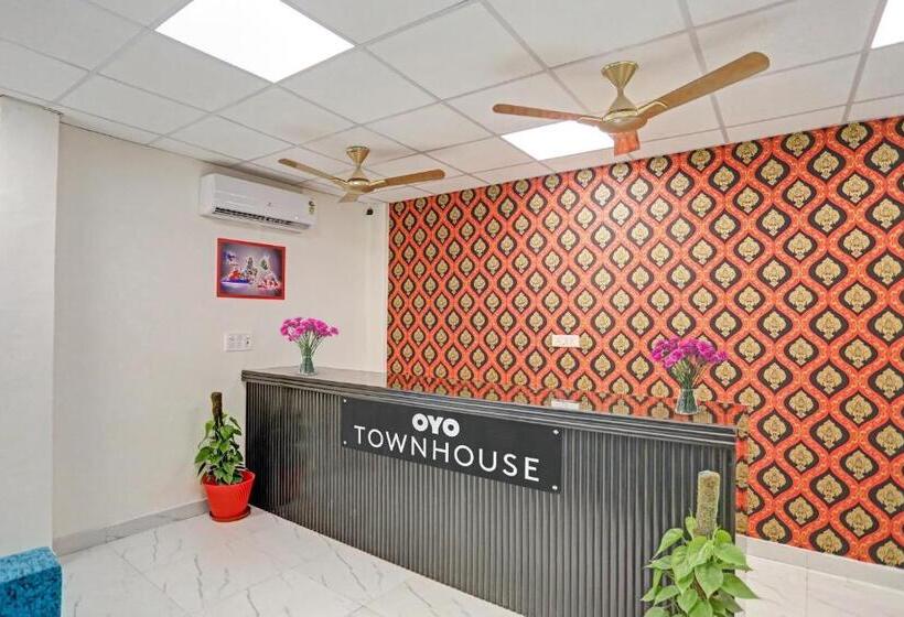 בית מלון כפרי Townhouse Shubham Residency