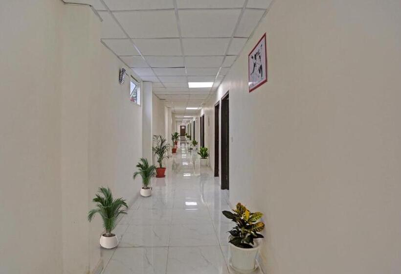 בית מלון כפרי Townhouse Shubham Residency