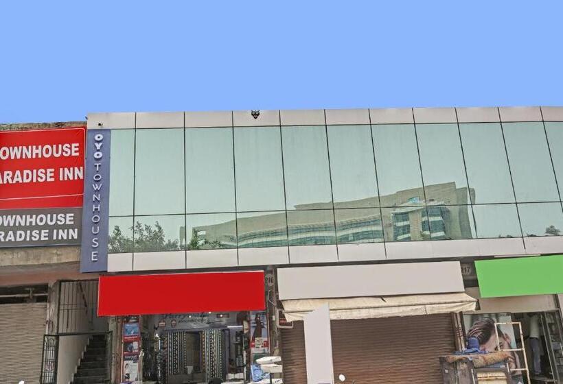 בית מלון כפרי Townhouse Shubham Residency