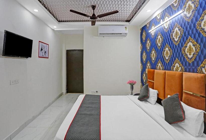 בית מלון כפרי Townhouse Shubham Residency