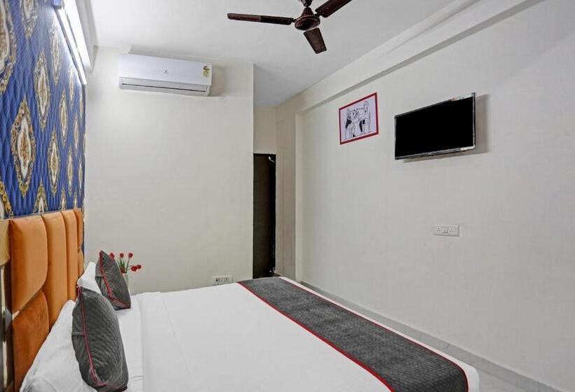 בית מלון כפרי Townhouse Shubham Residency