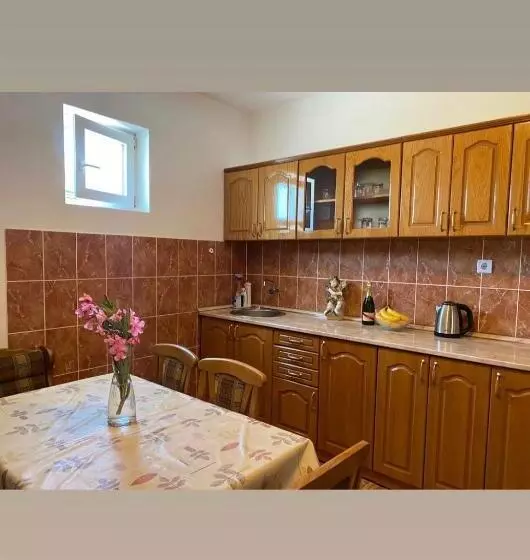 پانسیون Apartmani Pejovic Sutomore