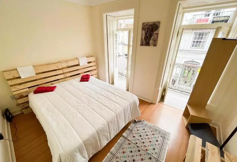 هاستل Sweet Love Family Budget