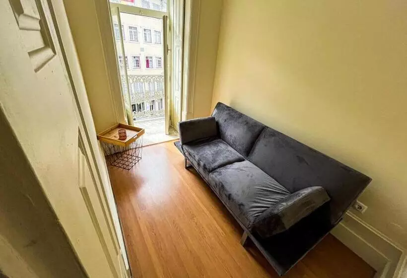 هاستل Sweet Love Family Budget