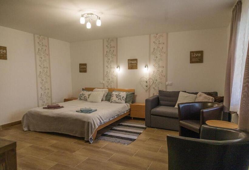 بنسيون Szívem Csücske Vendégház