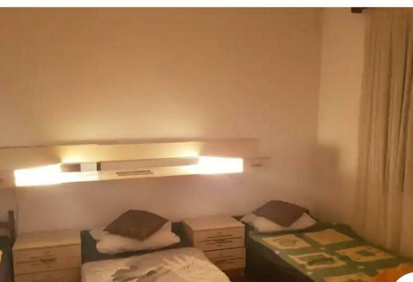 پانسیون Trokrevetna Soba Sa Zajednickim Kupatilom