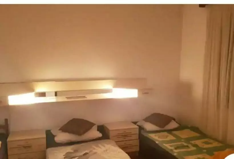 پانسیون Trokrevetna Soba Sa Zajednickim Kupatilom