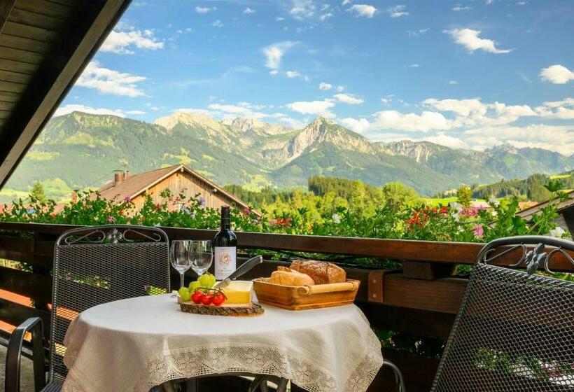 Отель Biohof Burger, 3 Sonnige Fewo, Alle Mit Balkon, Spielzimmer, Grillhütte, 7 Km Vor Oberstdorf