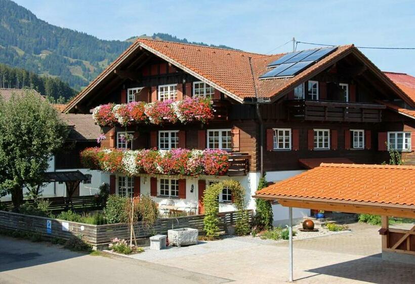 Отель Biohof Burger, 3 Sonnige Fewo, Alle Mit Balkon, Spielzimmer, Grillhütte, 7 Km Vor Oberstdorf