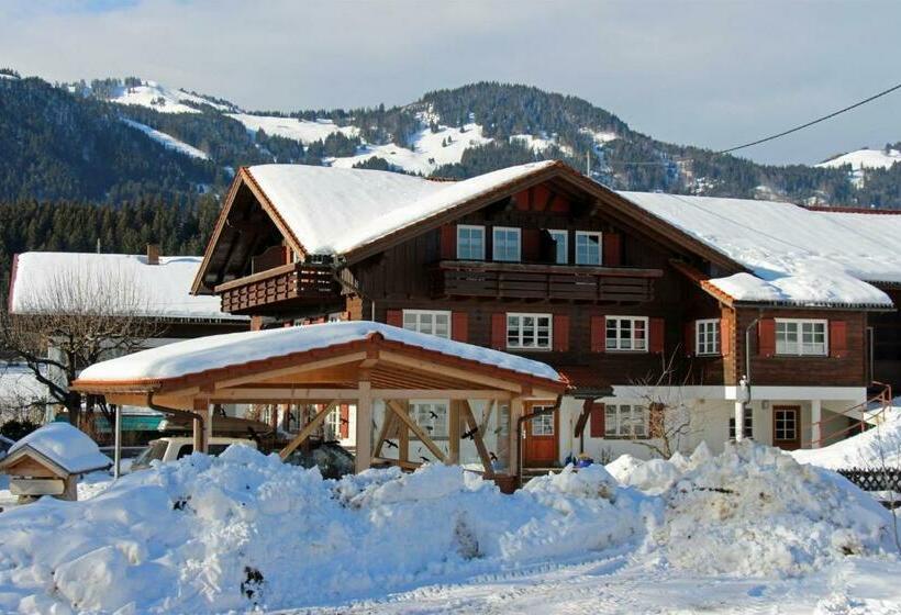 Отель Biohof Burger, 3 Sonnige Fewo, Alle Mit Balkon, Spielzimmer, Grillhütte, 7 Km Vor Oberstdorf
