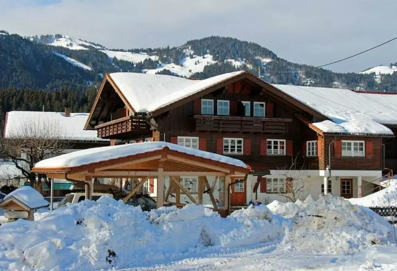 ホテル Biohof Burger, 3 Sonnige Fewo, Alle Mit Balkon, Spielzimmer, Grillhütte, 7 Km Vor Oberstdorf