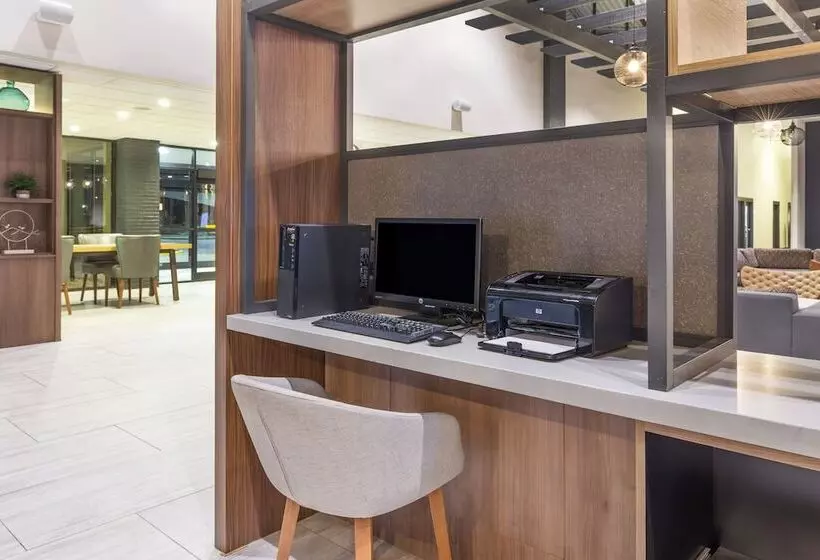 Hotelli Candlewood Suites Roanoke Airport