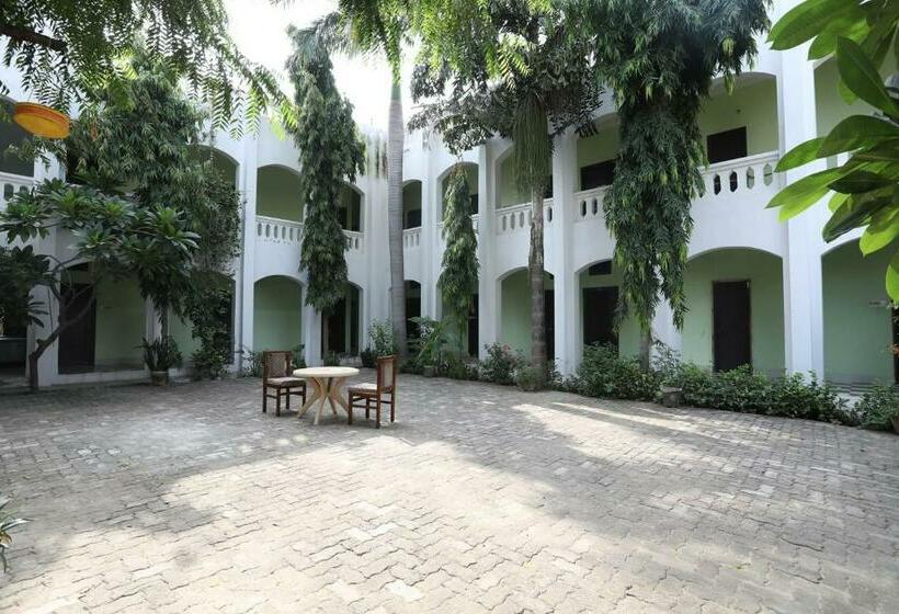 ホテル Clarks Inn Express Bharatpur