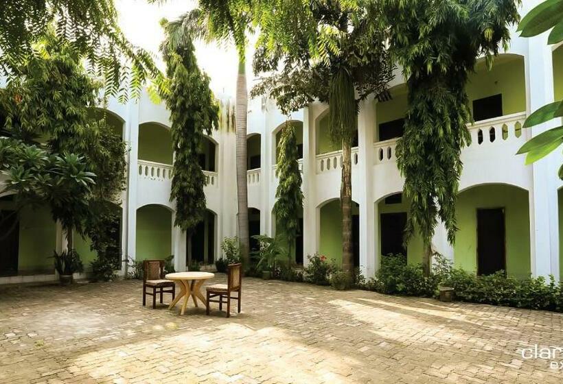 ホテル Clarks Inn Express Bharatpur