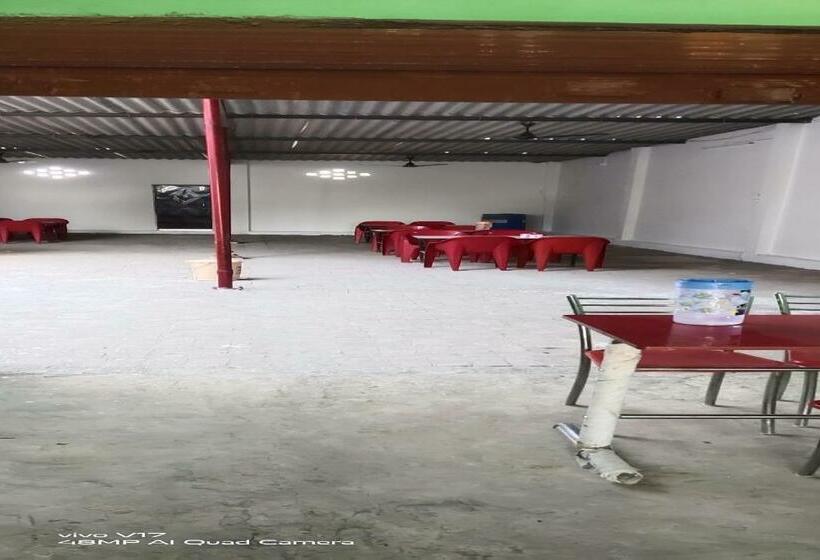 Отель Oyo 85611 Kaikshi Chicken Point