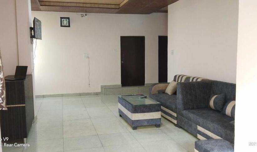 בית מלון כפרי Oyo 89839  Mohani Inn And Banquet