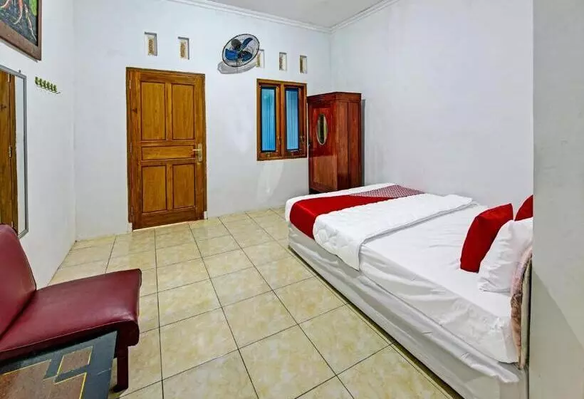 Hotelli Spot On 91372 Wisma Bulin