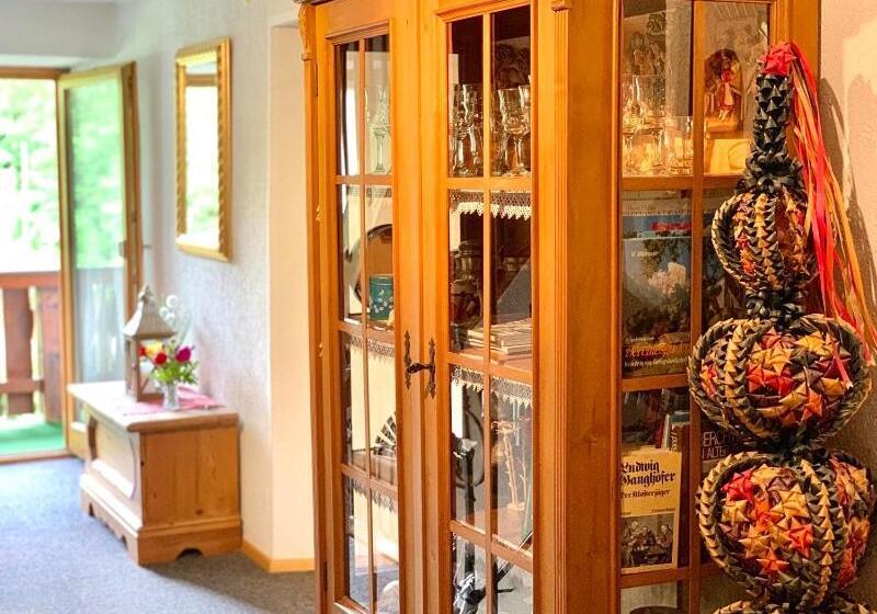 ペンション Haus Jagerer