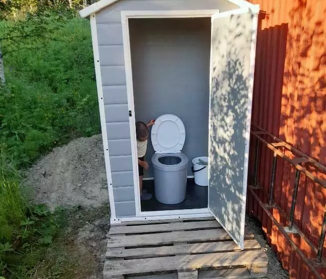 Majatalo Single Bedroom, Outside Toilet, Shower, Kitchen. 120 M From Sandbach