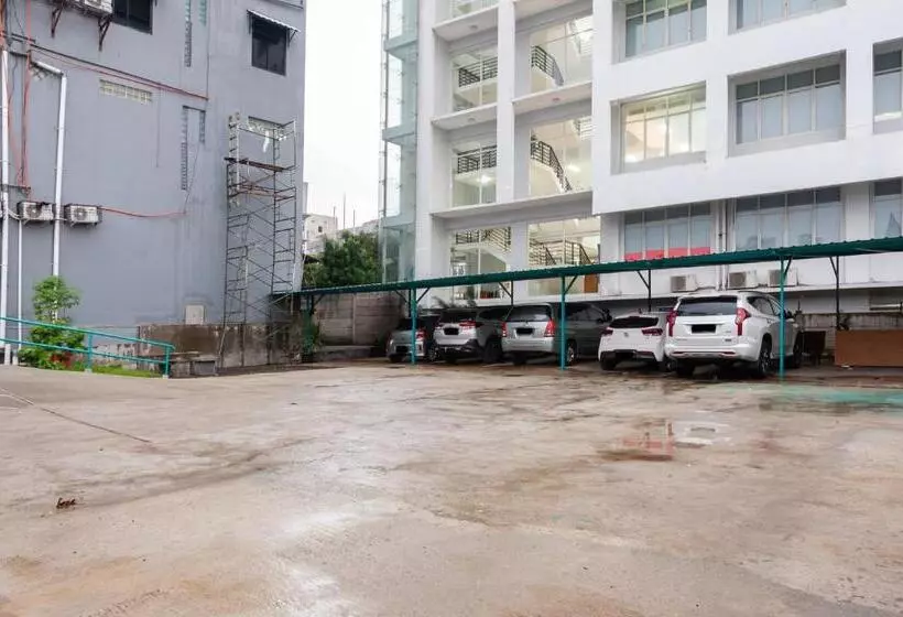 Sans Hotel Suryakencana Bogor