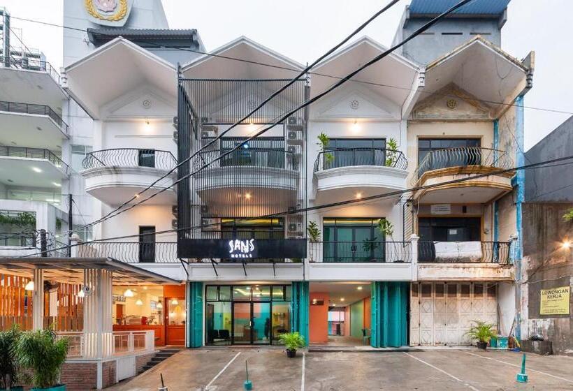 Sans Hotel Suryakencana Bogor