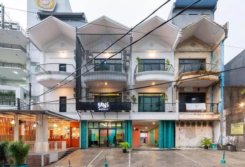 Sans Hotel Suryakencana Bogor