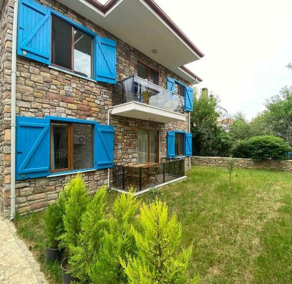 Gökçeadada Merkezi Yerde Doğayla Içiçe Möbleli Daire