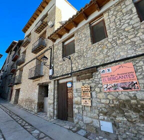 호텔 Hostal Bergantes