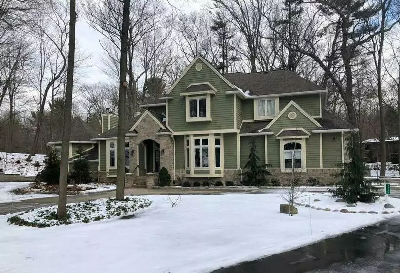 Indoor Pool Near Grand Haven With Lake Michigan Beach!