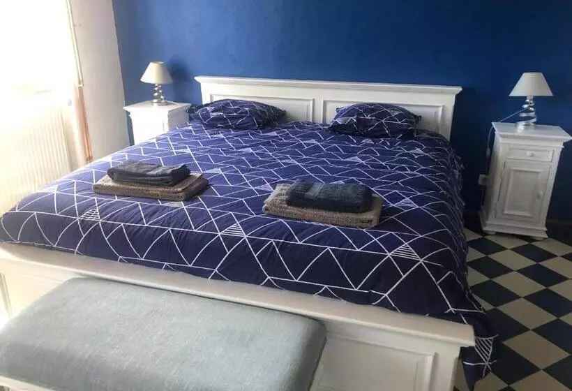 ベッドアンドブレックファースト Au Clair De La Pierre   Chambres D Hôtes