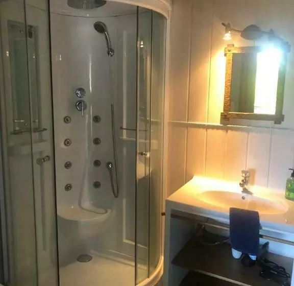 ベッドアンドブレックファースト Au Clair De La Pierre   Chambres D Hôtes