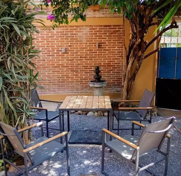 ペンション Acogedora Habitación Con Baño, Jardín. Muy Céntrica