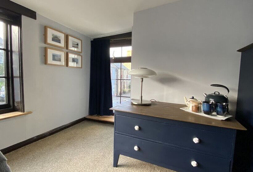 민박 Tom S Of Tregaron