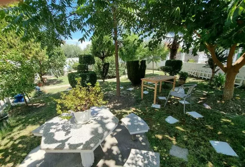 پانسیون Guest House Vila Elezi