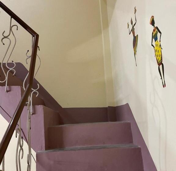 پانسیون Indra Paying Guest House