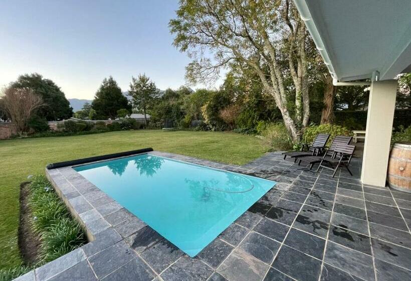 פנסיון Protea Manor