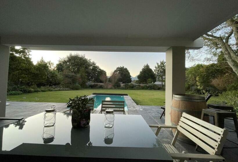 פנסיון Protea Manor